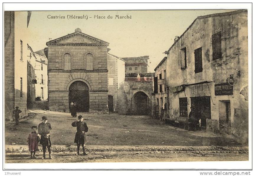 Carte Postale Ancienne Castries - Place Du Marché - Castries