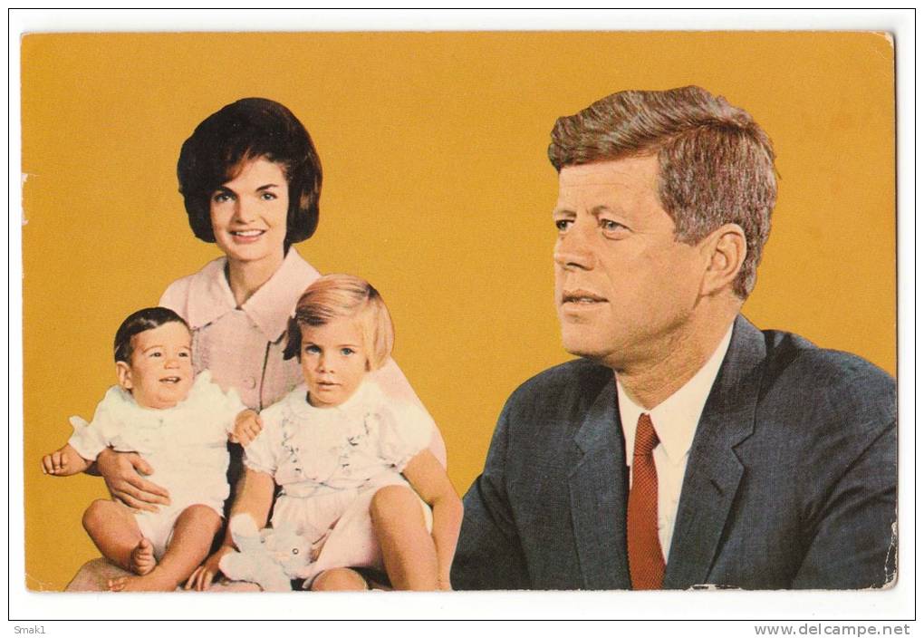 FAMOUS PEOPLE PRESIDENT USA JOHN F. KENNEDY AND FAMILY OLD POSTCARD 1969. - Politicians & Soldiers