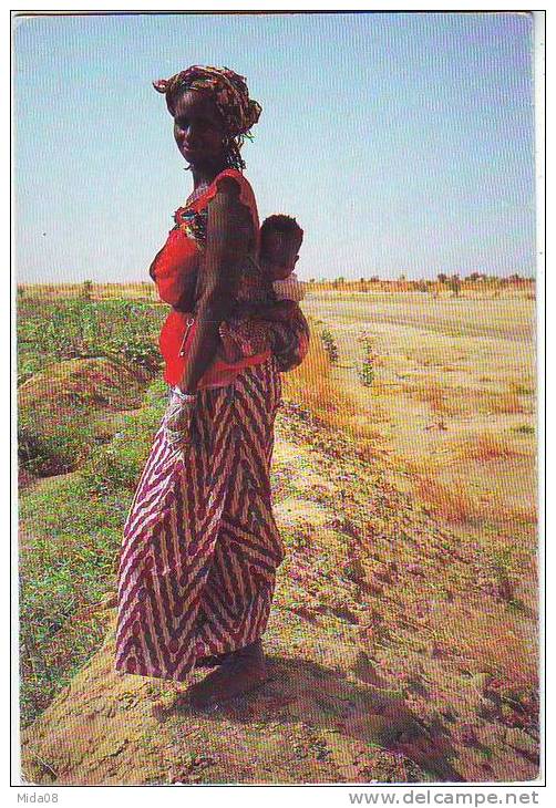 FEMME AFRICAINE AVEC ENFANT DANS LE DOS.  UNICEF - Sin Clasificación