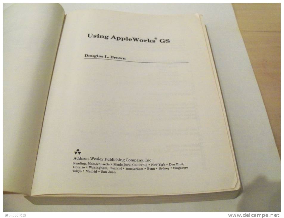 Informatique. Using AppleWorks GS Par Douglas L. BROWN. Addison-Wesley Publishing Company. 1989. - Informatique
