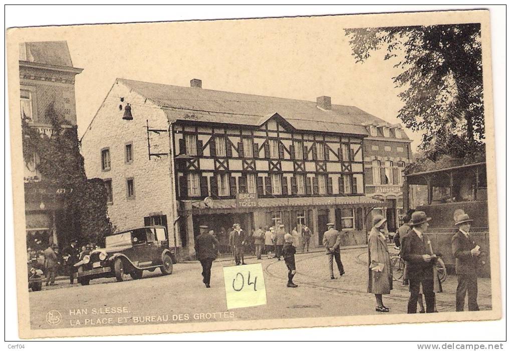 HAN Sur LESSE (Belgique)  La Place Et  Bureau Des Grottes  Belle Animation - Altri & Non Classificati