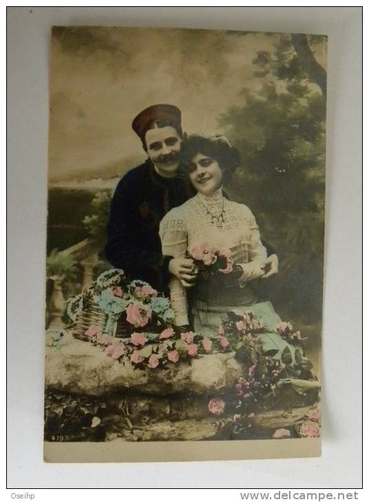 CPA - Carte Fantaisie  Amour Femme Couple  - Woman Frau - Fleurs - Femmes