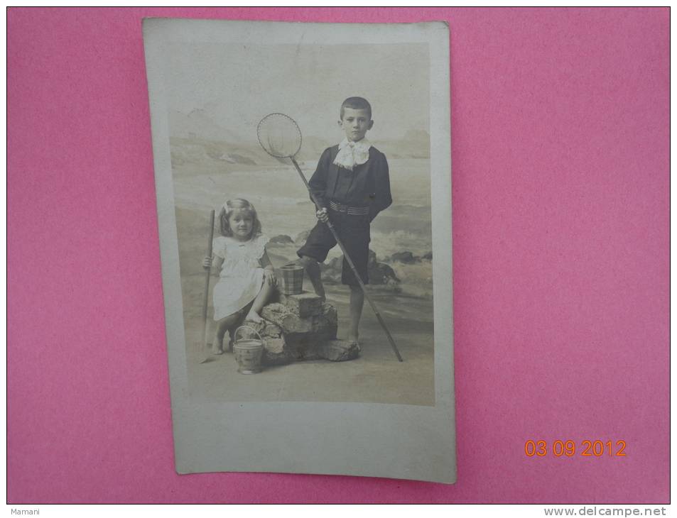 Photo  Carte Postale 2 Enfants Avec Jouets De Plage- - Autres & Non Classés