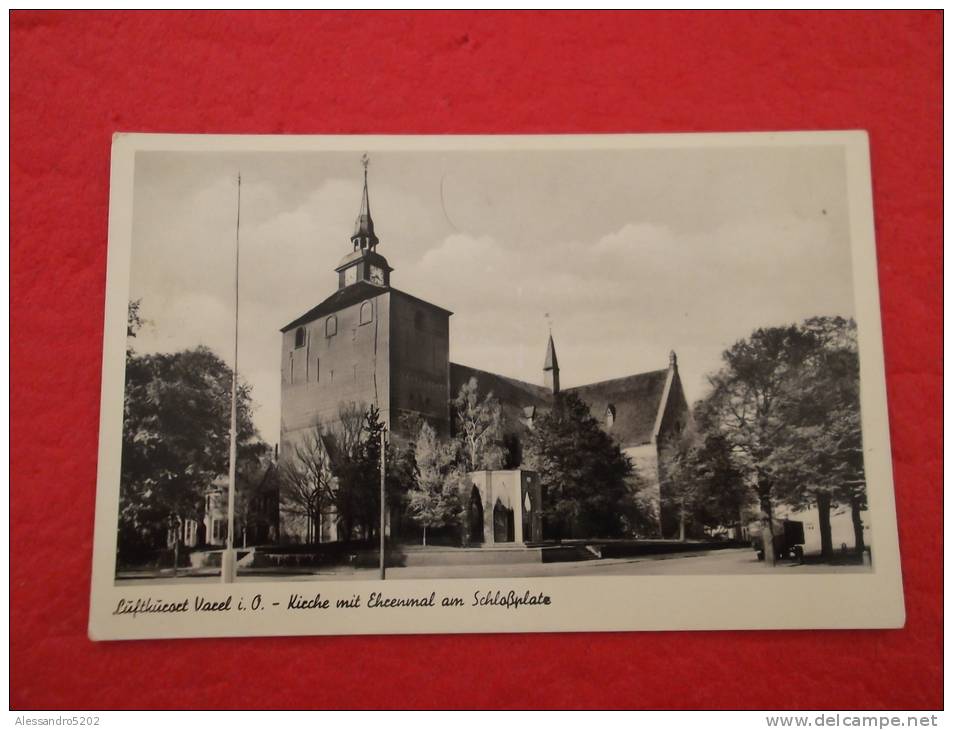 Niedersachsen , Luftkurort Varel I.O. - Kirche Mit Ehrenmal Am Schlossplatz - Varel