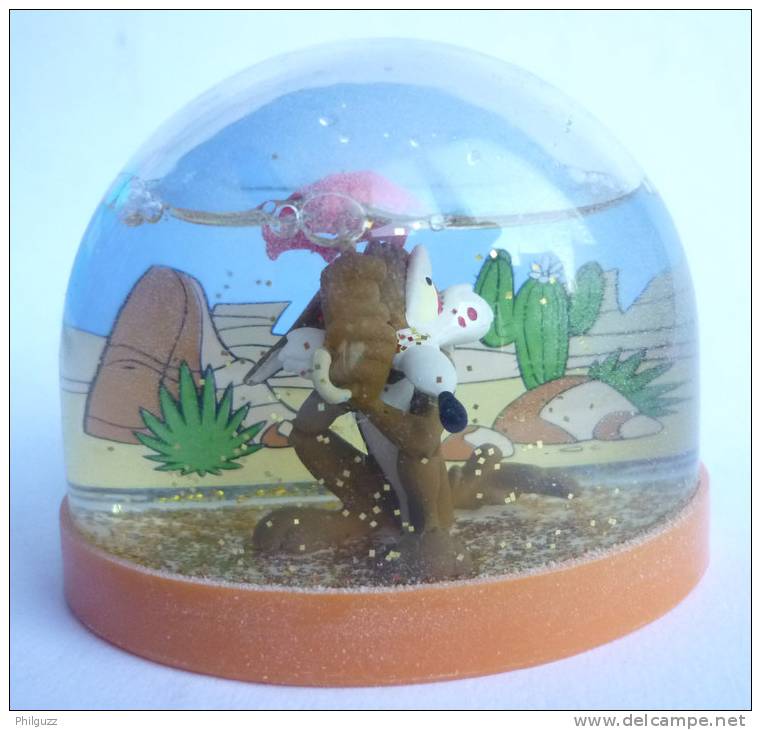 BOULE A NEIGE FIGURINE VIL COYOTTE PARAPLUIE EN BOITE 2002 - DEMONS ET MERVEILLES - Altri & Non Classificati