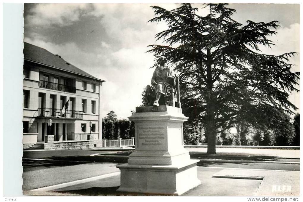 COUTANCES  SOUS PREFECTURE ET STATUE DE LEBRUN - Coutances