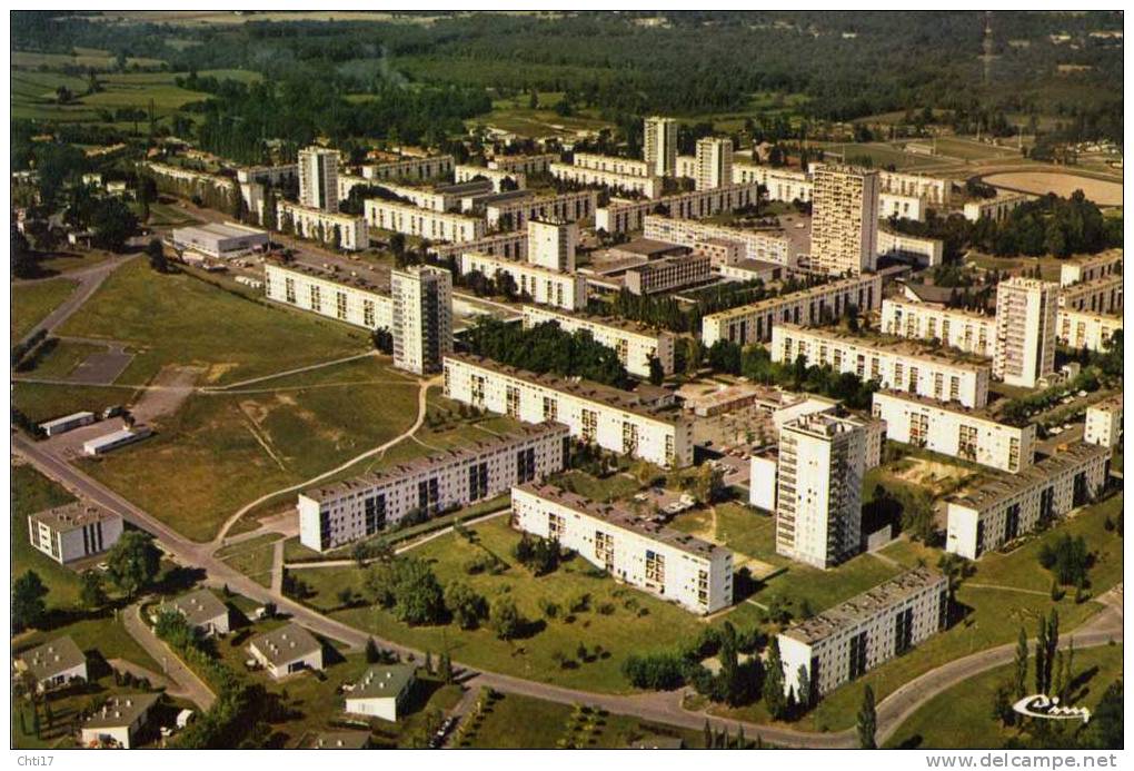 MOURENX  1970 VUE GENERALE  AVEC LE COMPLEXE DE LACQ  CIRC NON  EDIT - Autres & Non Classés