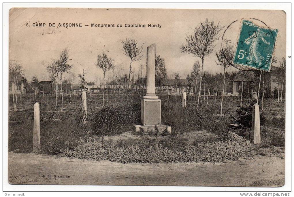 Cpa Camp De Sissonne - Monument Du Capitaine Hardy - War Memorials