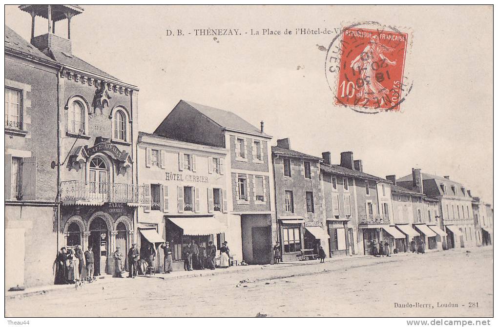 ¤¤  -  THENEZAY   -  La Place De L'Hôtel De Ville  -  Hôtel " GERBIER "  -  Café , Tabac , Coiffeur -  ¤¤ - Thenezay
