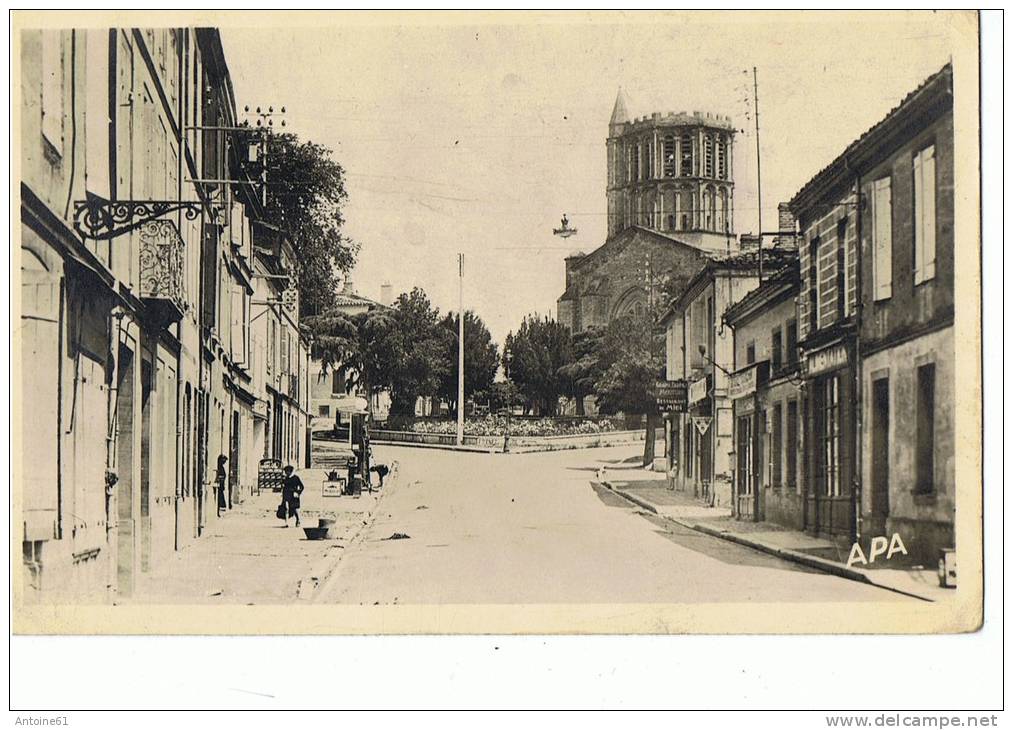 CASTELSARRAZIN --Avenue Gascogne , Eglise St  Sauveur - Castelsarrasin