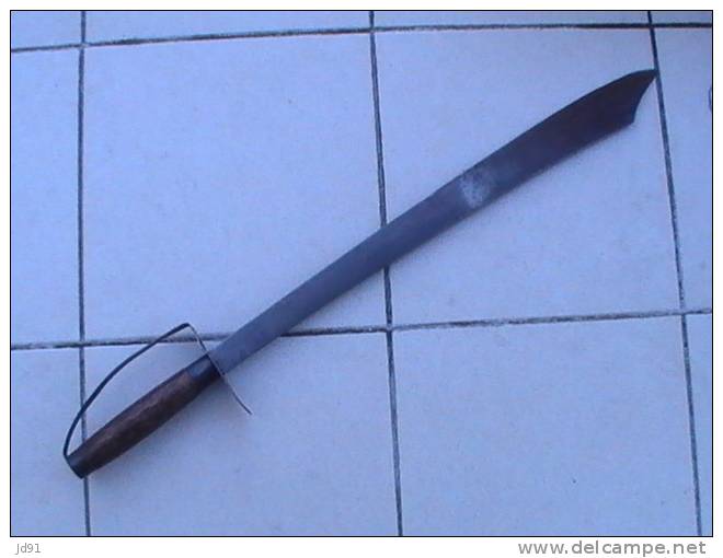 TRES ANCIEN SABRE VIETNAMIEN