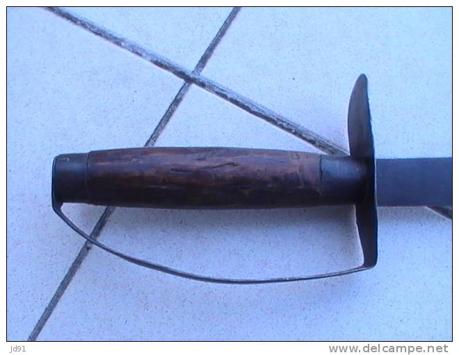 TRES ANCIEN SABRE VIETNAMIEN