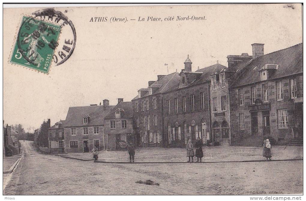 ATHIS/61/La Place,côté Nord-ouest/ Réf:C0198 - Athis De L'Orne