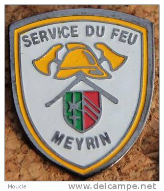 SAPEURS POMPIERS DE MEYRIN GENEVE - CASQUE - HACHES    - (2) - Pompiers