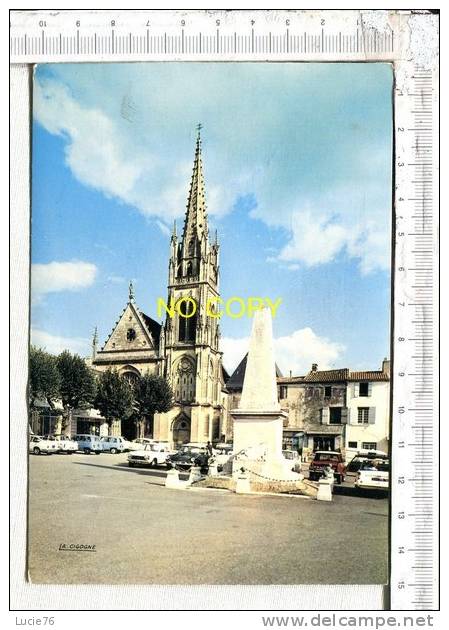 CADILLAC - La Place De L' Eglise - Monument Aux Morts -  Véhicules Anciens - Cadillac