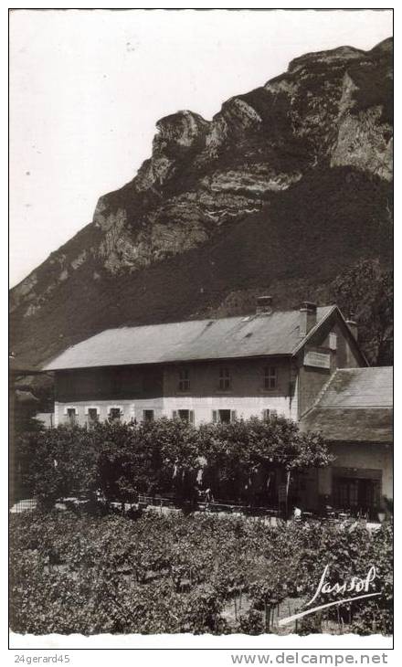 CPSM MONTMELIAN (Savoie) - L'Hôtel Salomon Et Le Rocher De La Savoyarde - Montmelian