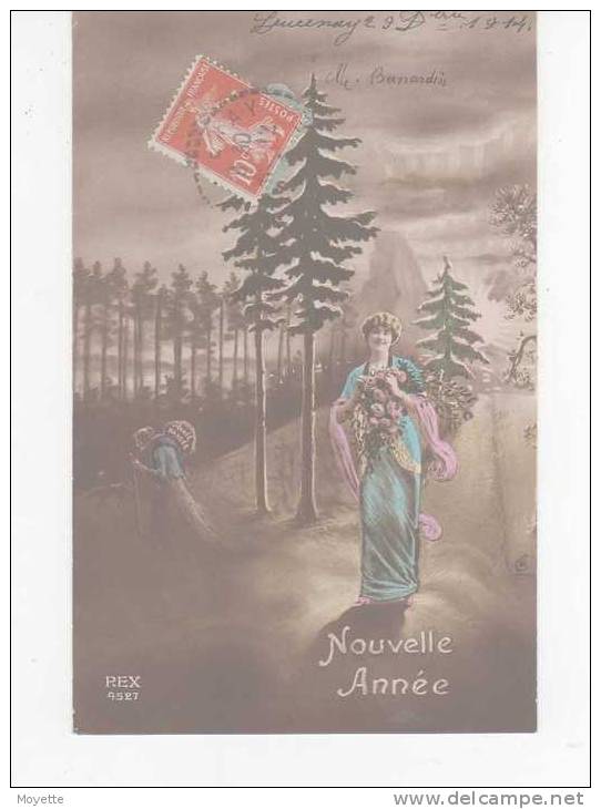 CPA-FANTAISIE-1914-BONNE ANNEE-FEMMES-UNE JEUNE FEMME AVEC DES FLEURS DANS UNE FORET DE SAPINS - Nouvel An