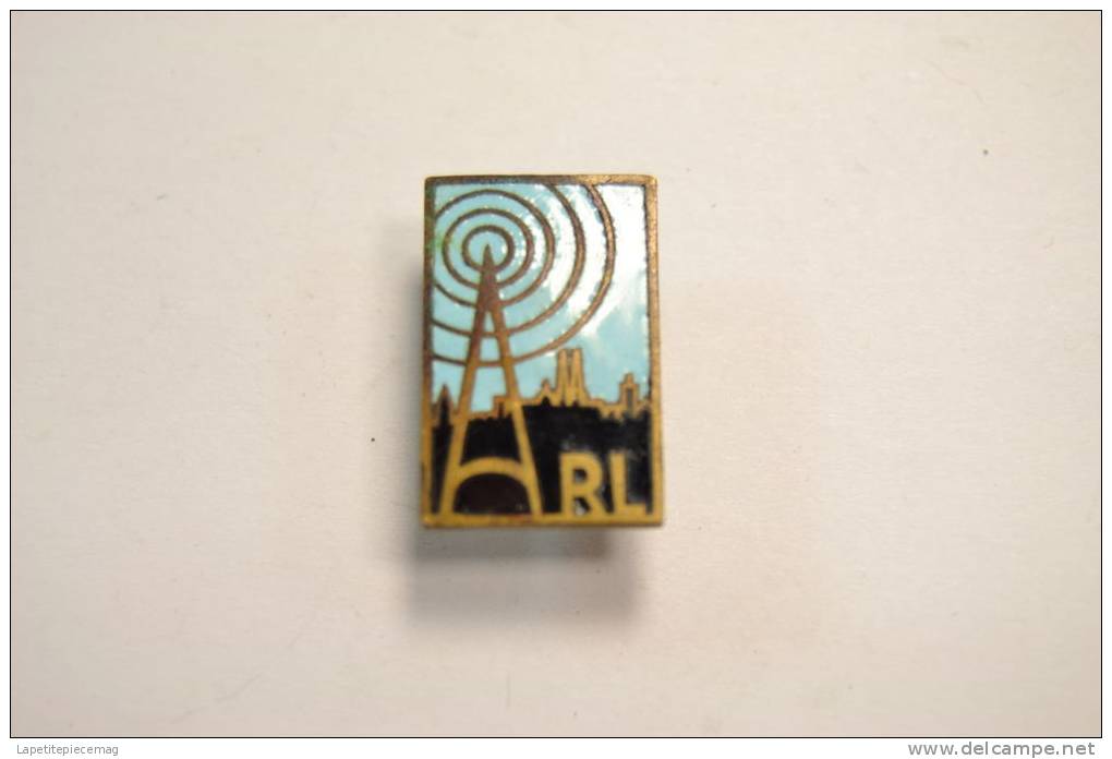 Ancien Insigne ARL Association Des Radios Libres (Buffard Paris) - Obj. 'Remember Of'