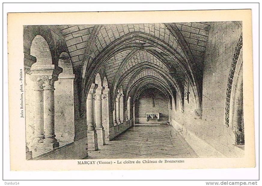 MARÇAY  ( Vienne )  Le Cloître Du Château De Bonneveau - Autres & Non Classés