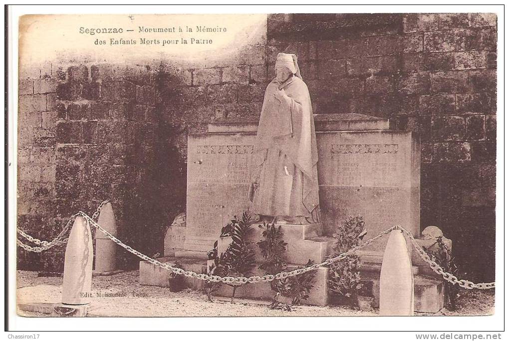 16 - SEGONZAC  -  Monument à La Mémoire Des Enfants Morts Pour La Patrie - Monumentos A Los Caídos