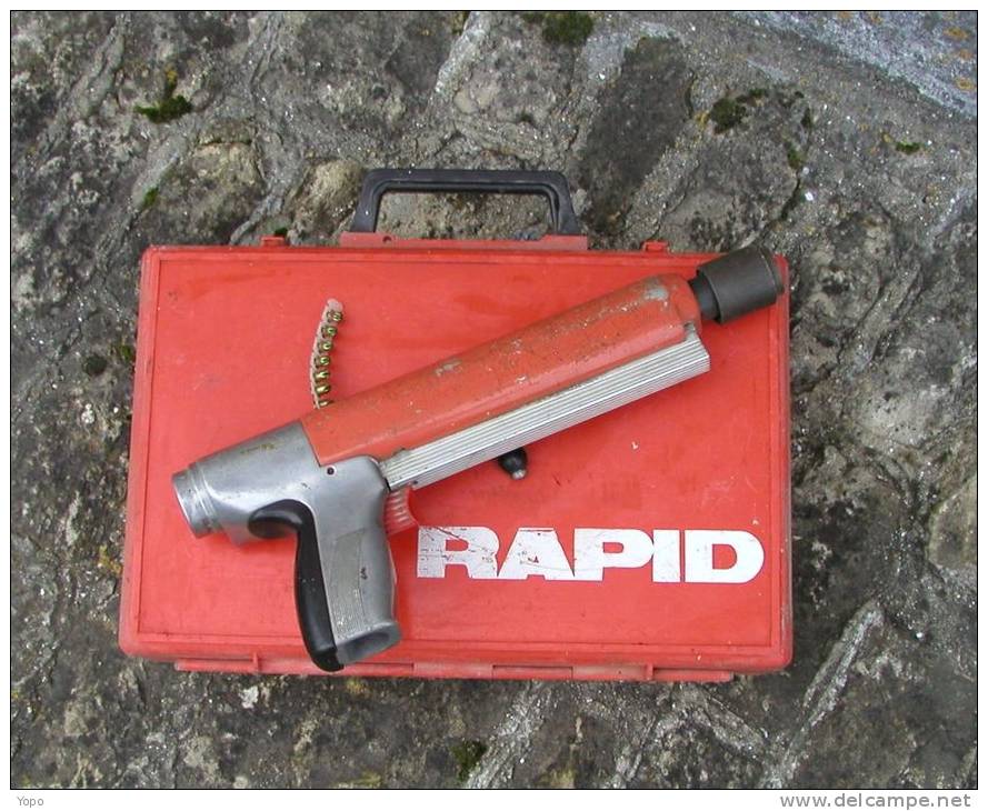 Outil Pour Collectionneur: Pistolet De Scellement Avec Coffret De Marque RAPID R 70, Année 70 - Outils Anciens