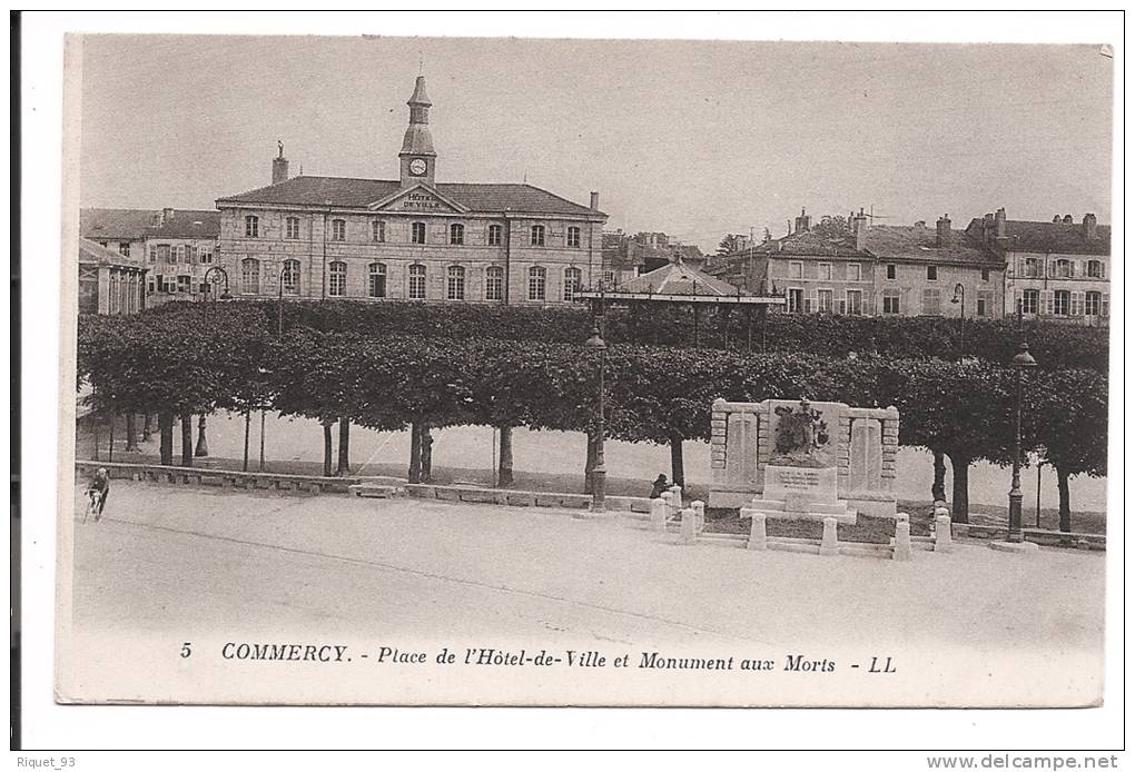 5 - COMMRECY - Place De L'Hôtel De Ville Et  Monument Aux Morts - LL - Commercy