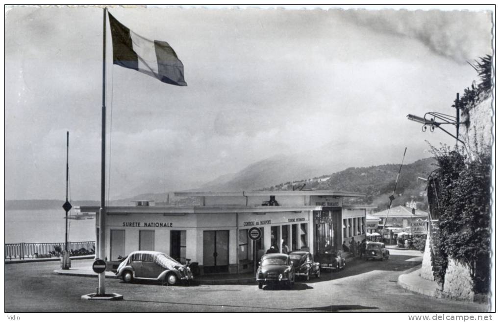 MENTON Poste Frontière  Vieilles Voitures Passage Du Film Le Corniaud - Menton