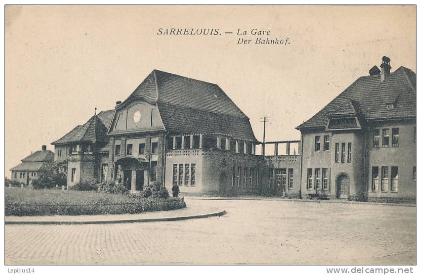 J J S 451 / C P A - ALLEMAGNE - SAARELOUIS  -  LA GARE - DER BAHNHOF - Kreis Saarlouis