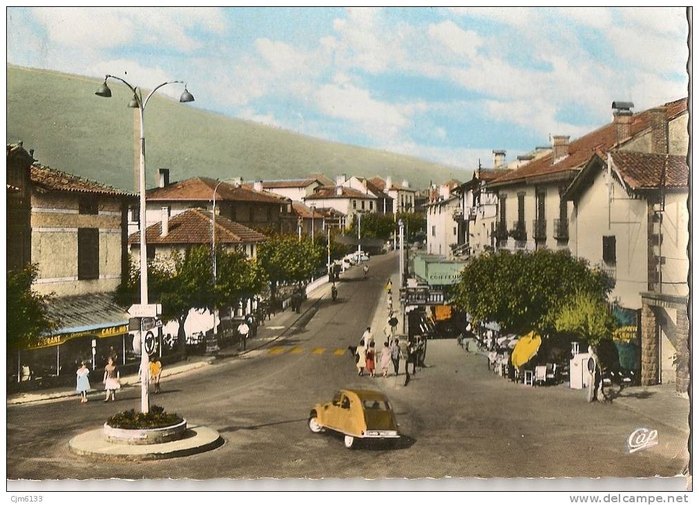 Rare CPSM 1er Plan Citroën 2cv Place Floquet  St Jean Pied De Port (Pyrénées Atlantiques) - Turismo