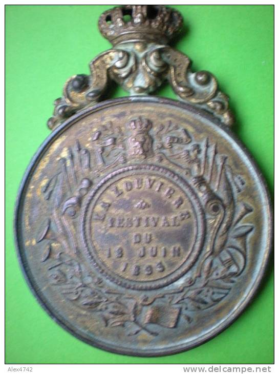Médaille De Léopold II ( La Louvière, Festival Du 18 Juin 1893) H8cm - Monarquía / Nobleza