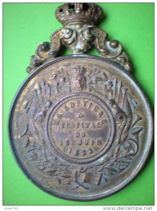 Médaille De Léopold II ( La Louvière, Festival Du 18 Juin 1893) H8cm - Royaux / De Noblesse