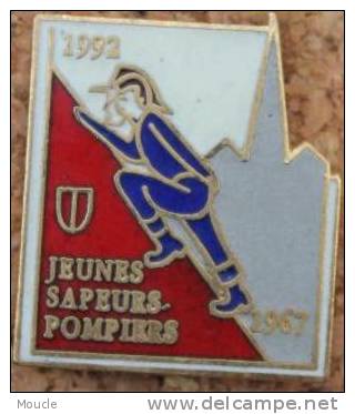 JEUNES SAPEURS POMPIERS GENEVE 1967-1992         -    (4) - Brandweerman