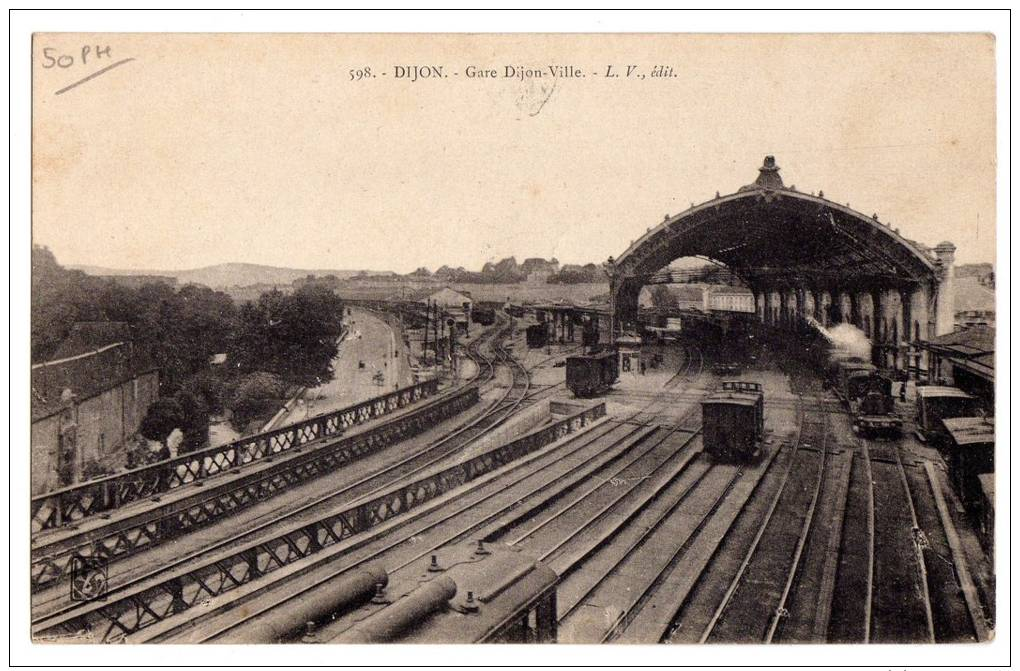 21 - DIJON - Gare De  DIJON-VILLE - Trains Et Wagons - Dijon