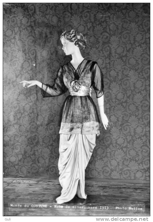 Photo MUSEE Du COSTUME (mode) Robe De  Diner Vers 1913   - Photo Bulloz *PRIX FIXE - Sonstige & Ohne Zuordnung