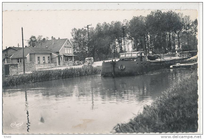 PARGNY SUR SAULX - Le Canal Et L'Hôtel Restaurant 'A L'Ancre D'Or" (péniche. ) - Pargny Sur Saulx