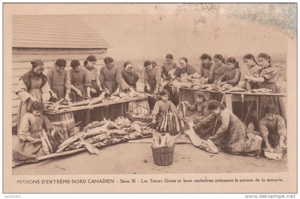 CANADA  Missions D´Extrême Nord Canadien    Les Soeurs Grises Et Leurs Orphelines Préparent Le Poisson De La Semaine - Other & Unclassified