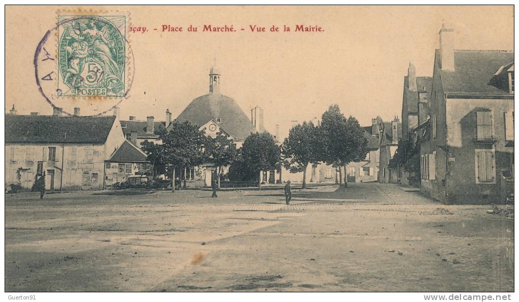 ( CPA 18 ) GRAÇAY  /  Place Du Marché  -  Vue De La Mairie - - Graçay
