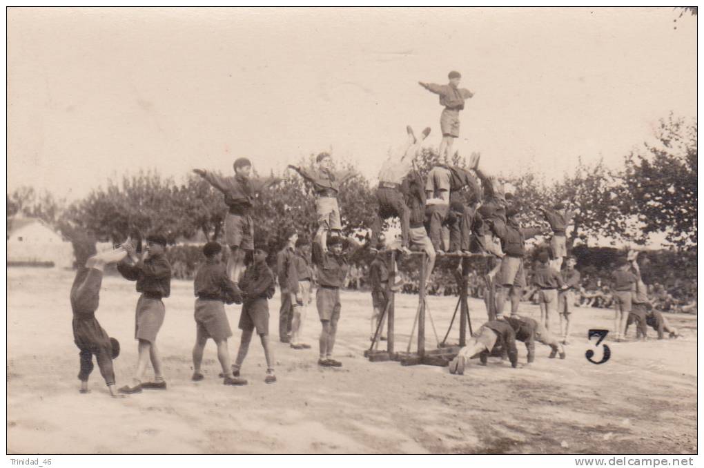 SCOUTISME SCOUTISMO BOY SCOUTS ( CARTE PHOTO )   GYMNASTIQUE  PHOTOGRAPHE DENUC DE MONTPELLIER  SCOUTING - Scoutisme