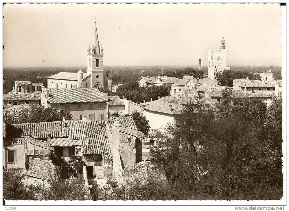 CPA 84 COMTAT VENAISSIN PERNES LES FONTAINES  Vue Générale Vers L´église Et La Tour De L’horloge - Pernes Les Fontaines