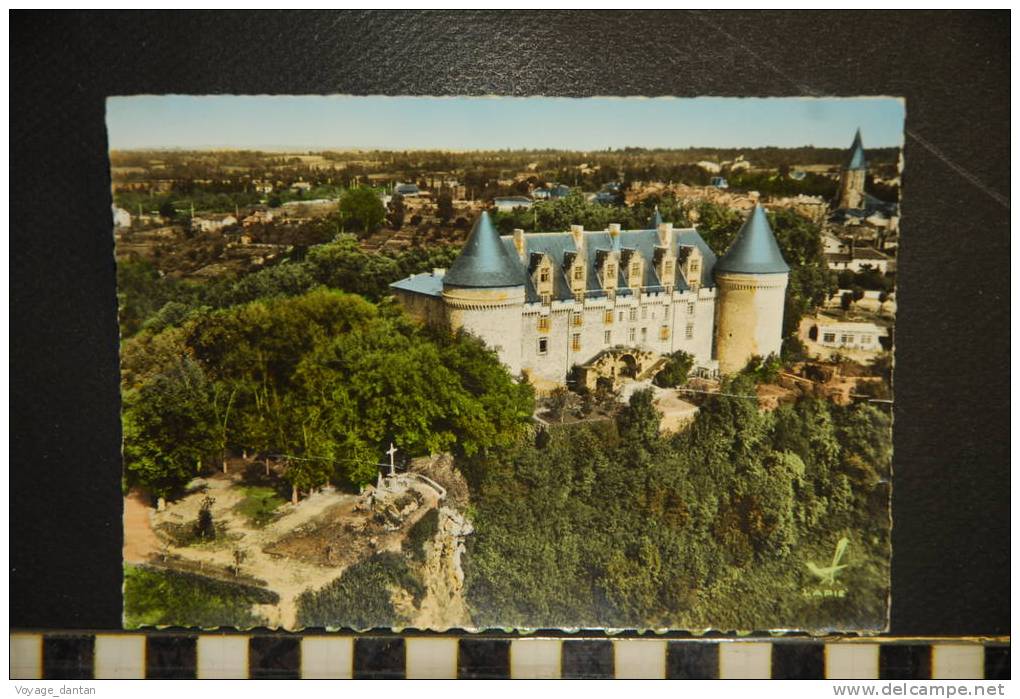 87 -   CHATEAU DE ROCHECHOUART -  N°7 EDITIONS LAPIE  EN AVION AU DESSUS DE... - Châteaux D'eau & éoliennes