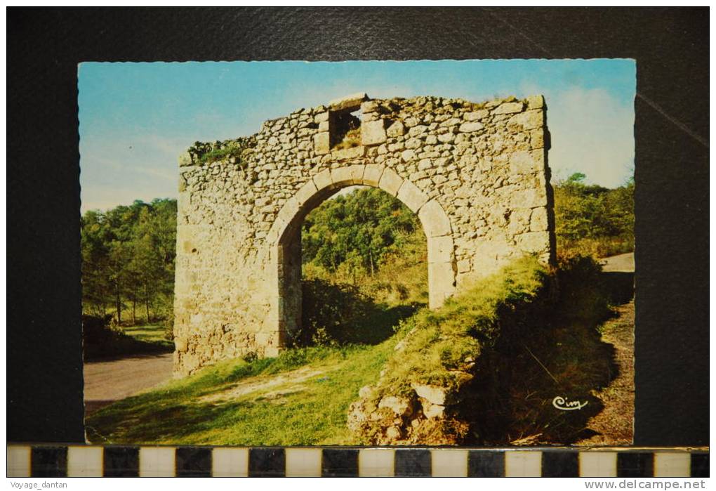 87 -  ROCHECHOUART -  VESTIGE ROMAIN   VOYAGEE 1972 - Châteaux D'eau & éoliennes