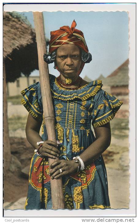 REPUBLIQUE DE GUINEE, PILEUSE DE MIL, EX Cond. REAL PHOTO PC Unused, 1960s - Guinea