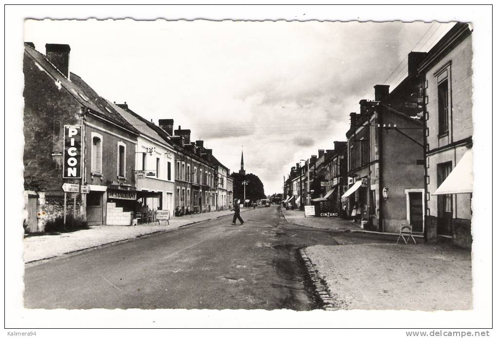 VIENNE  /  DANGE-SAINT-ROMAIN  /  LA  ROUTE  NATIONALE  ( Publicités  PICON  +  CINZANO ) - Dange Saint Romain