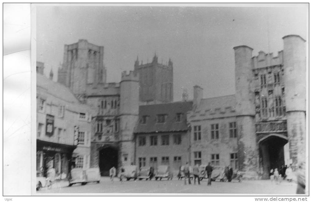 - Belle Photo 180mm X 130mm - WELLES - Place Marché - Portes Enclos Cathédrale - 353 - Wells