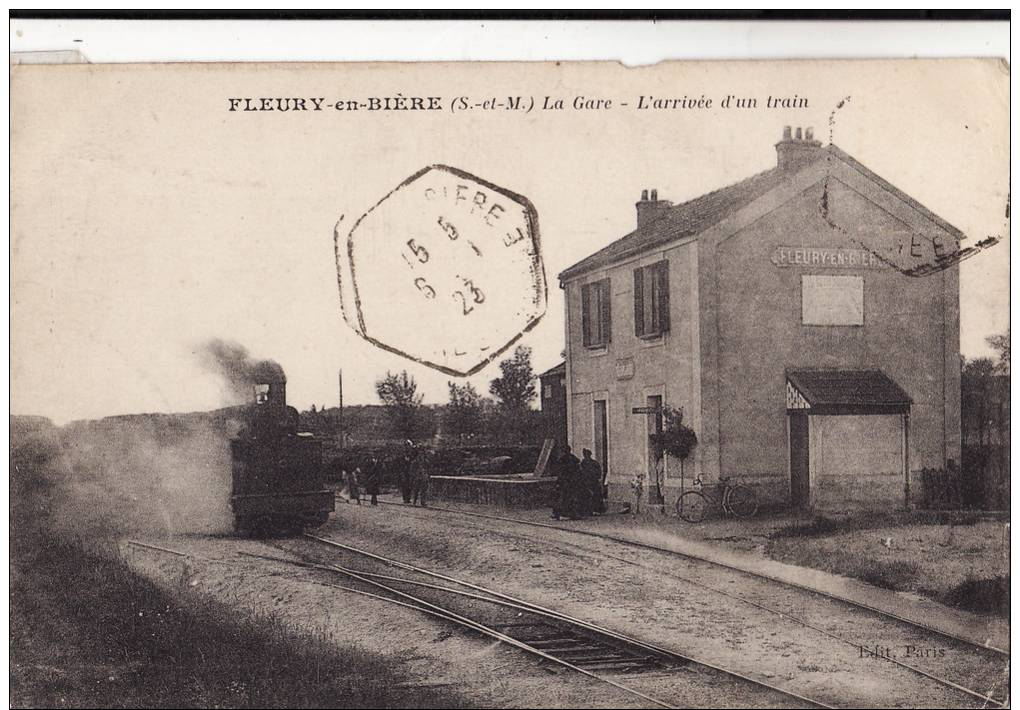 FLEURY EN BIERE.  LA GARE.   L'ARRIVEE D'UN TRAIN. - Andere & Zonder Classificatie