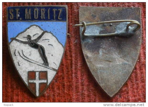 SKI JUMPING  - ST. MORITZ - Enamel Badge / Pin / Broch - Wintersport