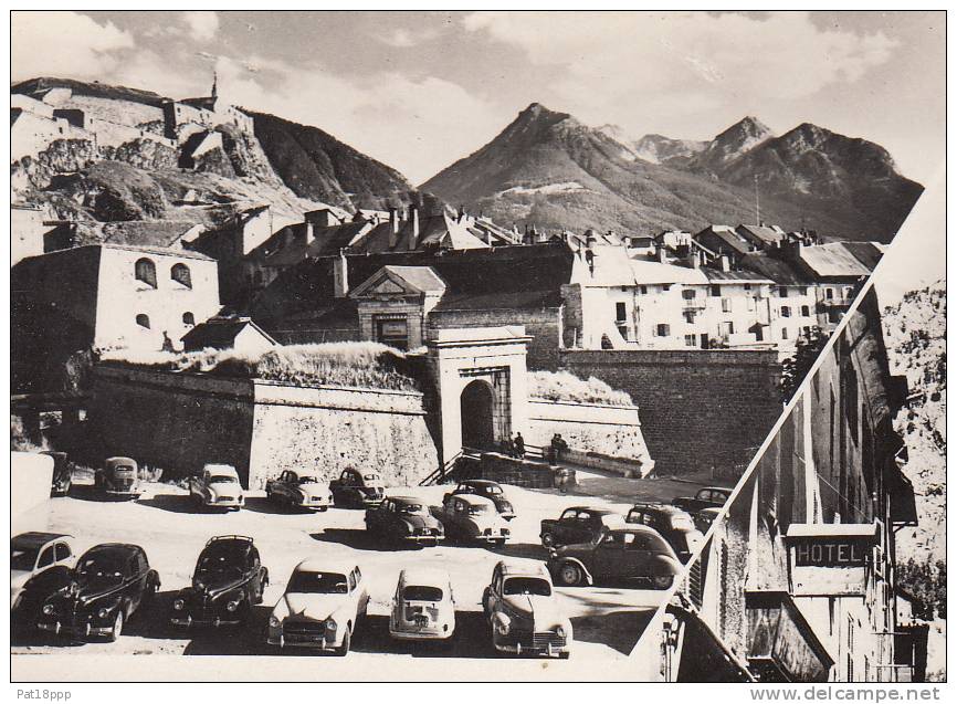 BRIANCON 05 - Jolie Multivues Noir Et Blanc : Vue Generale Grande Rue Automobiles 203 - CPSM Dentelée GF - Hautes Alpes - Briancon