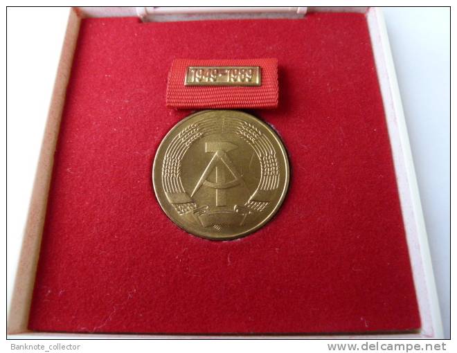 Medal, Orden, " FÜR VERDIENSTE UM DIE DDR ", 1949-1989, 40 Jahre DDR ! - GDR