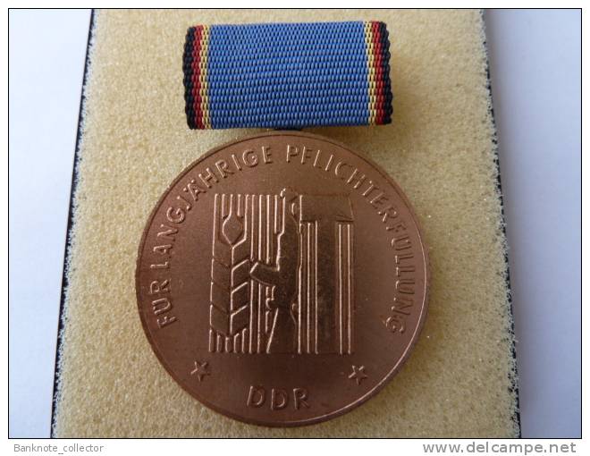 Medal, Orden, " Für Langjährige Pflichterfüllung", DDR ! - RDA