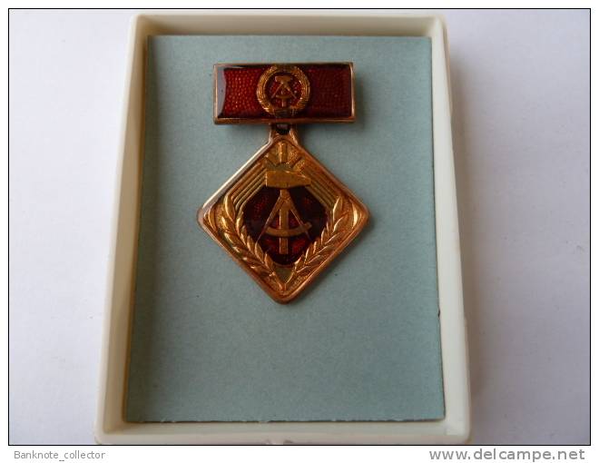 Medal, Orden, " SOZIALISTISCH ARBEITEN ", DDR ! - RDT
